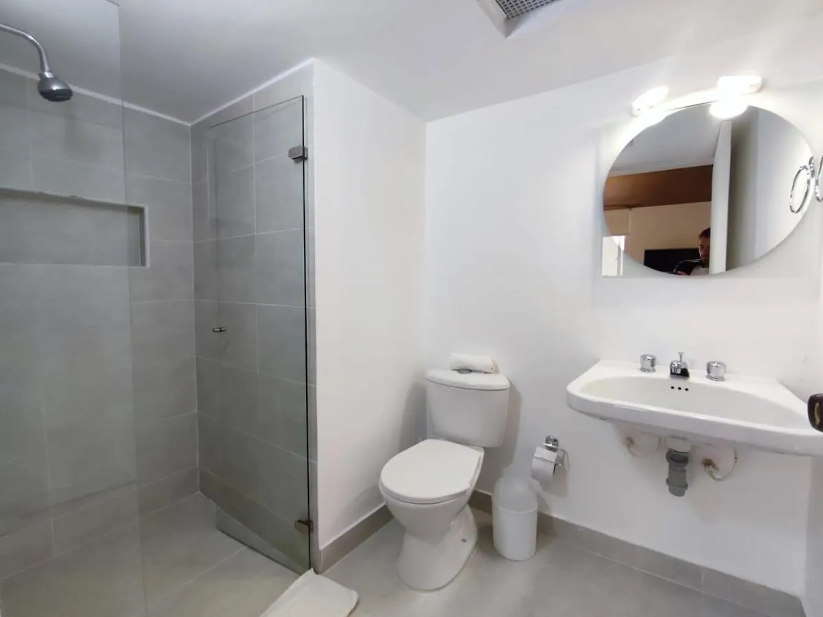 Habitación sencilla con baño privado Unicentro Bogotá Colombia